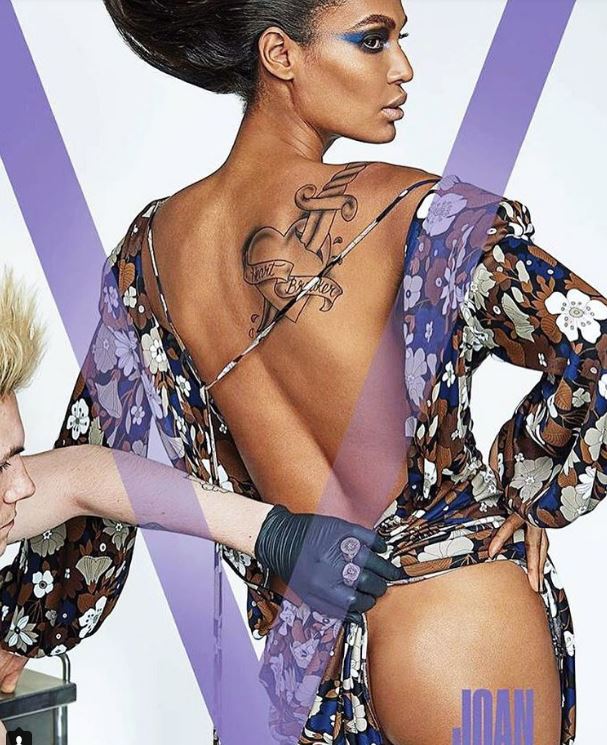 Pour Le Magazine V Une Session Tattoo Amuse Le Web Tatouage Partage